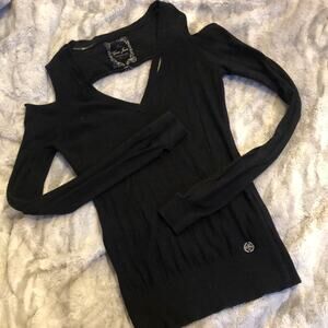 Guess distressed, cold shoulder black sweater 100% con size‎ medium ￼